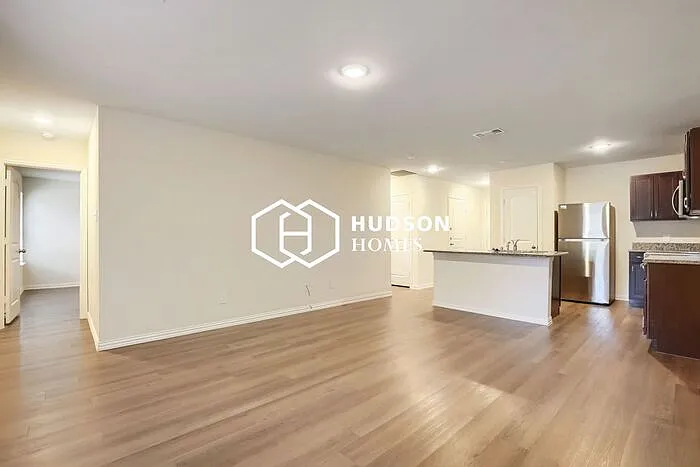 3 bed, 2.0 bath, 1028 sqft, $1,449 — Photo 4