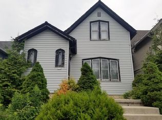 1112 S 12th St, Manitowoc, WI 54220