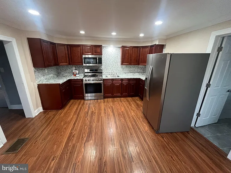 606 Green St — Photo 2