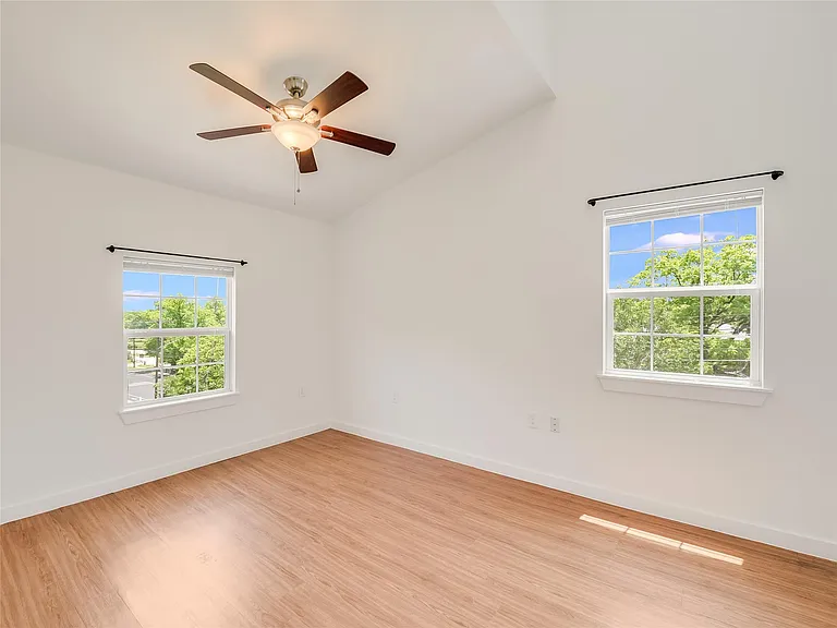 2200 Rosewood Ave #D — Photo 2