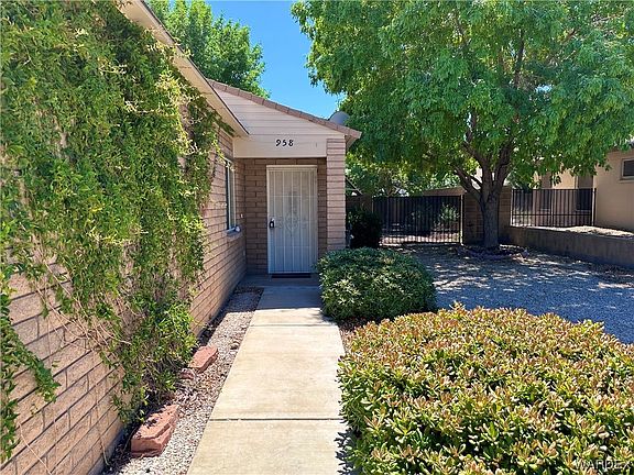 3rd image of 958 W Mountain View Drive