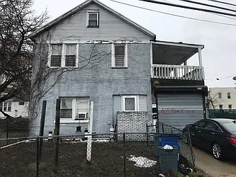 3372 Richmond Terrace  image 1 of 6