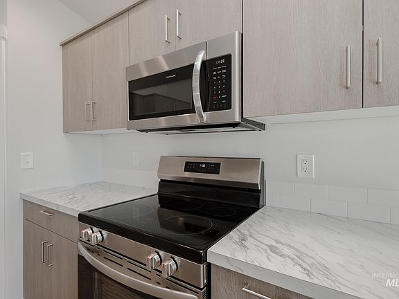 5th image of 13735 Inman Ct