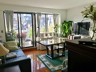 Rented by R New York