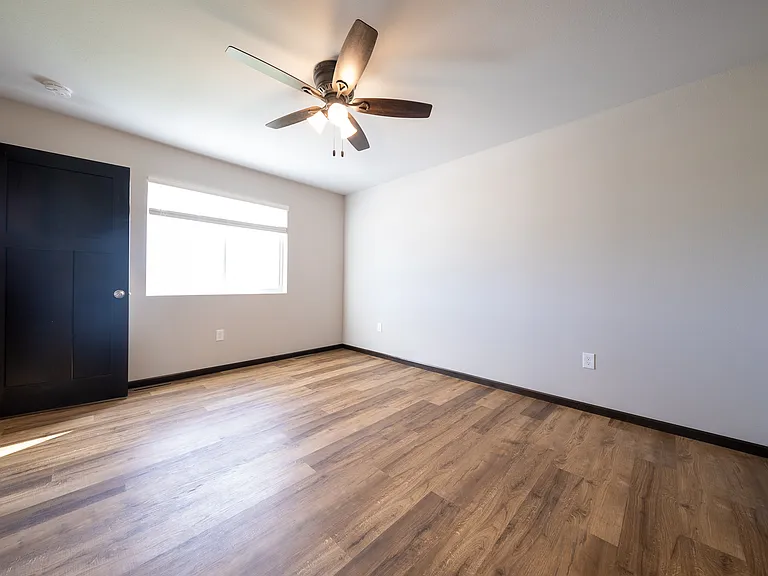 568 4th Circle Dr SE — Photo 8