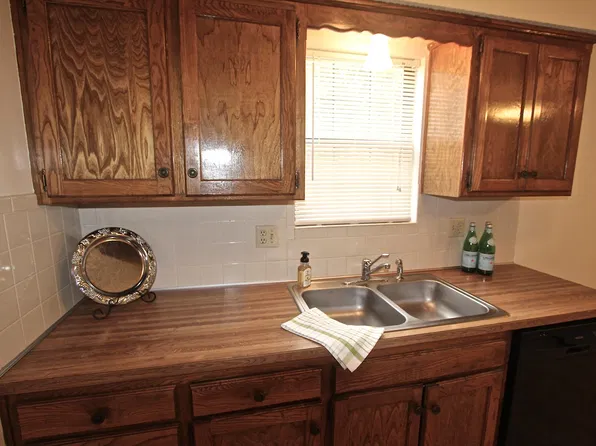213 NW Vesper St, Blue Springs, MO 64014