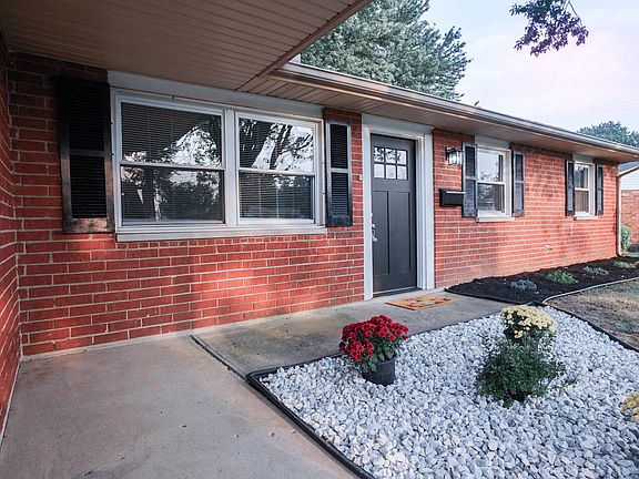 3rd image of 716 Marilyn Dr