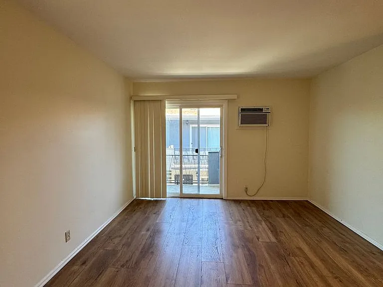 642 N. Hayworth Ave. — Photo 13