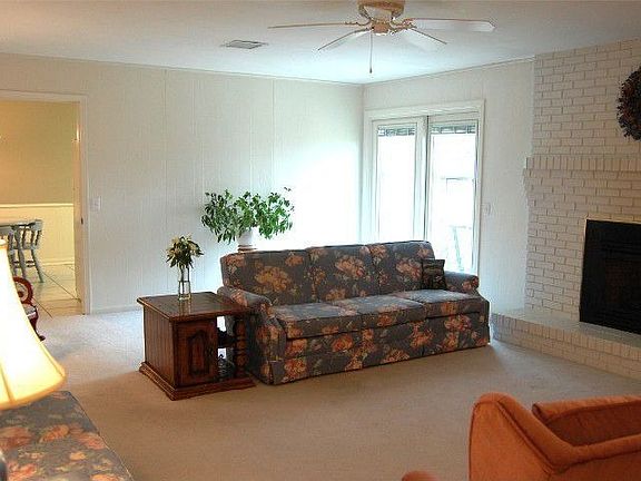 2nd image of 1517 Canterbury Dr