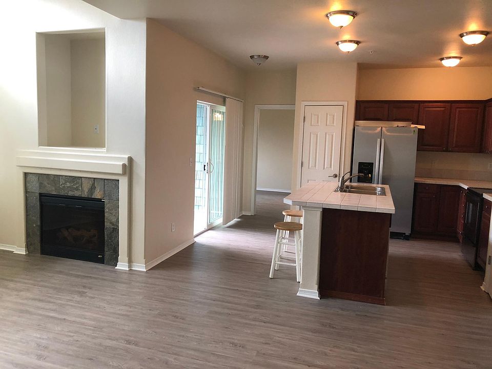 New wood laminate floors & new paint