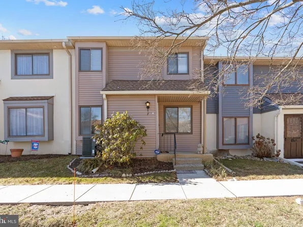 22 Fitzwatertown Rd Unit E7, Willow Grove, PA 19090