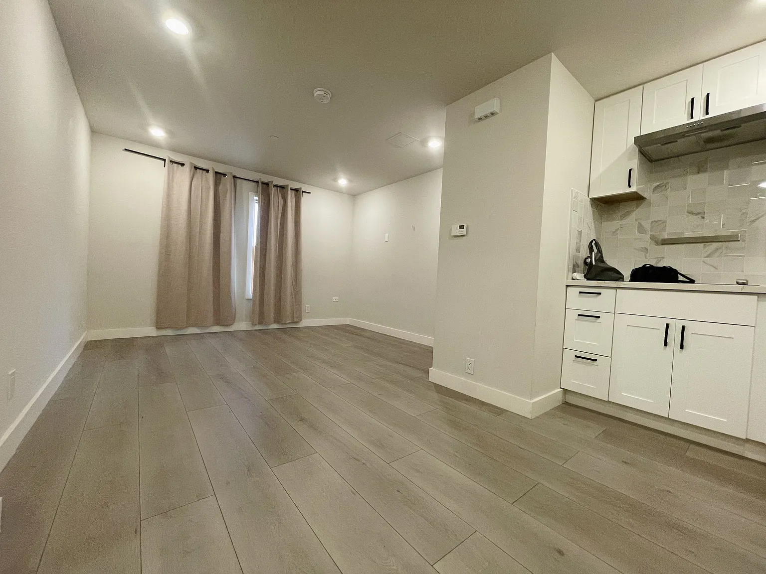 Studio, 225 sqft, $1,750 — Photo 1