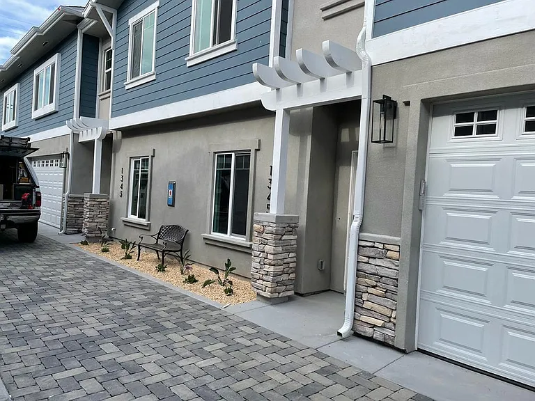 1345 Holly Ave — Photo 42