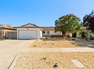 695 E Dovewood Ln, Fresno, CA 93710