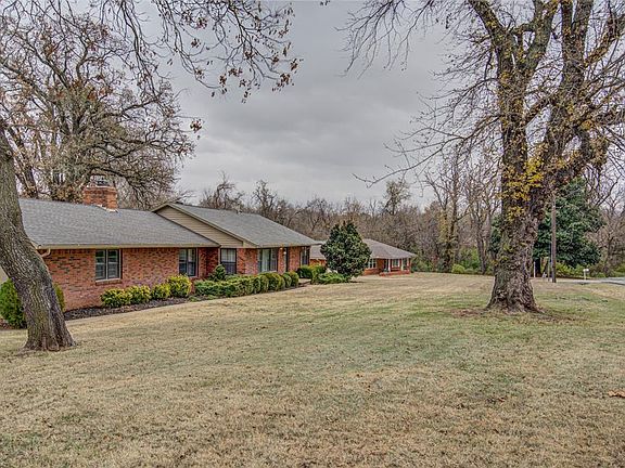 2nd image of 3201 E Maxwell Dr