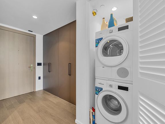 4th image of 1482 Robson St #1404