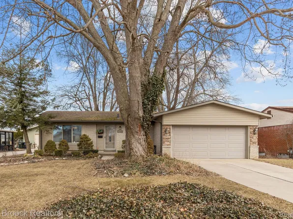 37340 Castleton Dr, Sterling Heights, MI 48312