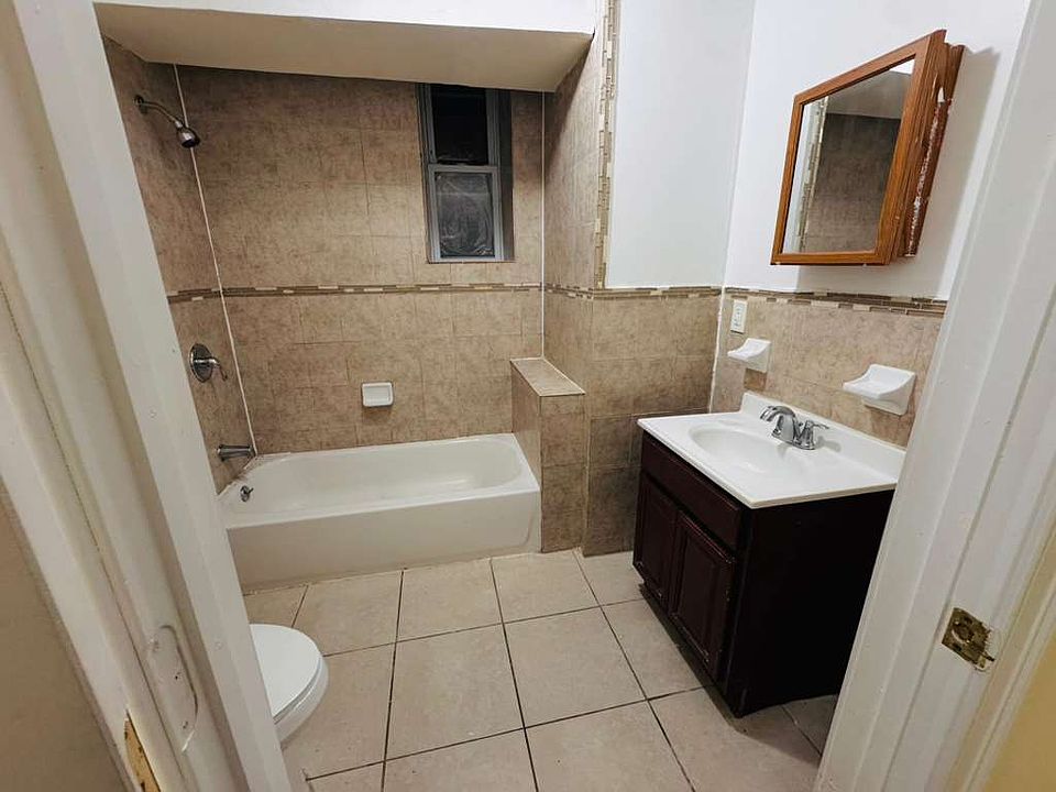 1st image of 15 Gifford Ave #B2e