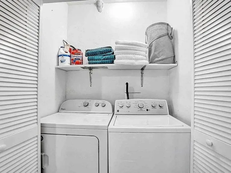 326 Walnut St — Photo 13