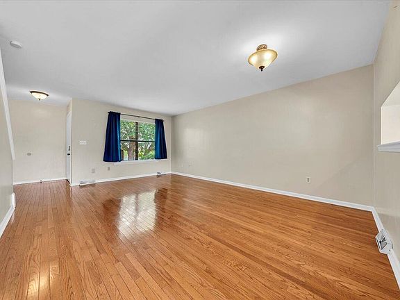 4th image of 7169 Snowberry Cir