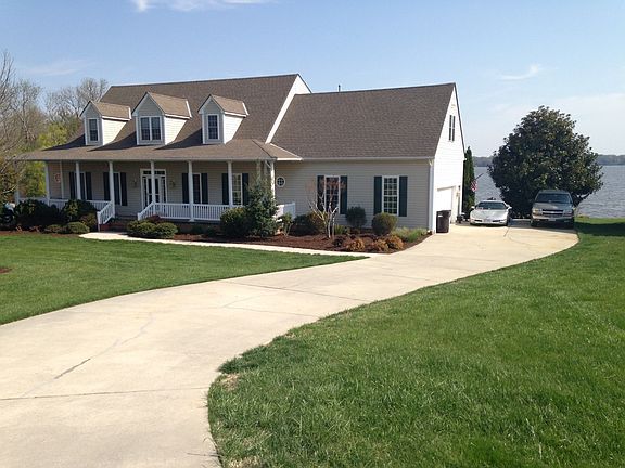 2nd image of 425 Farrar Lndg