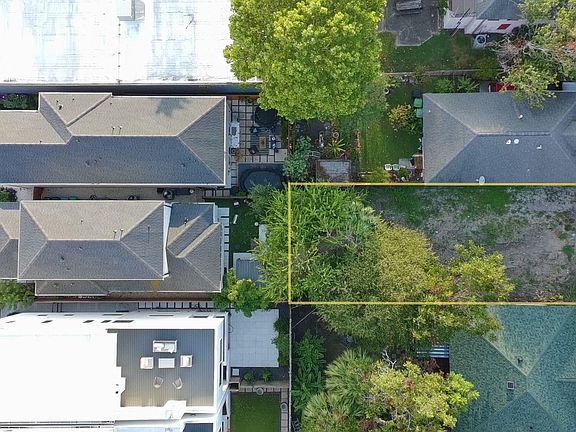 4th image of 907 Welch St