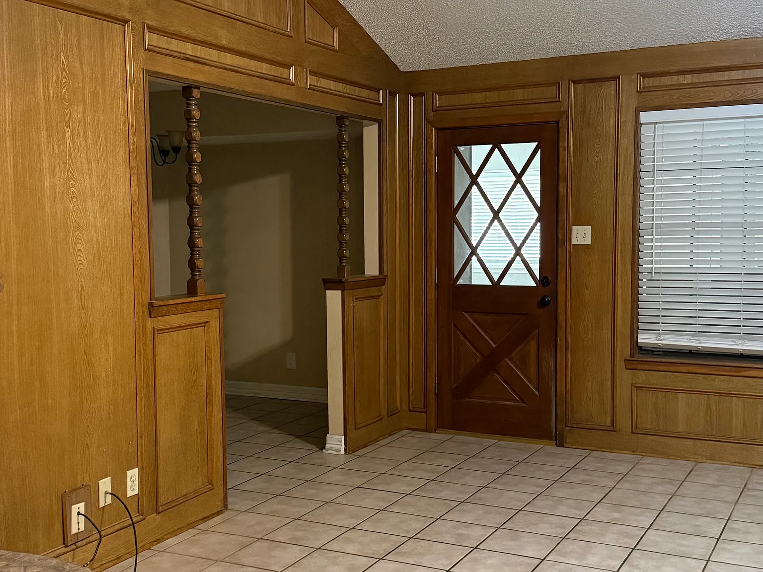 3 bed, 1979 sqft, $2,300 — Photo 2