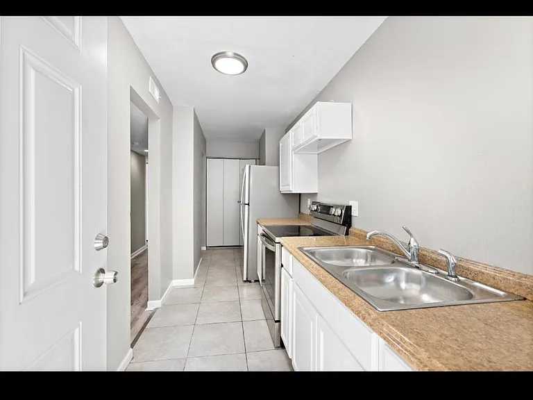 3321 Indiana Ave #B — Photo 6