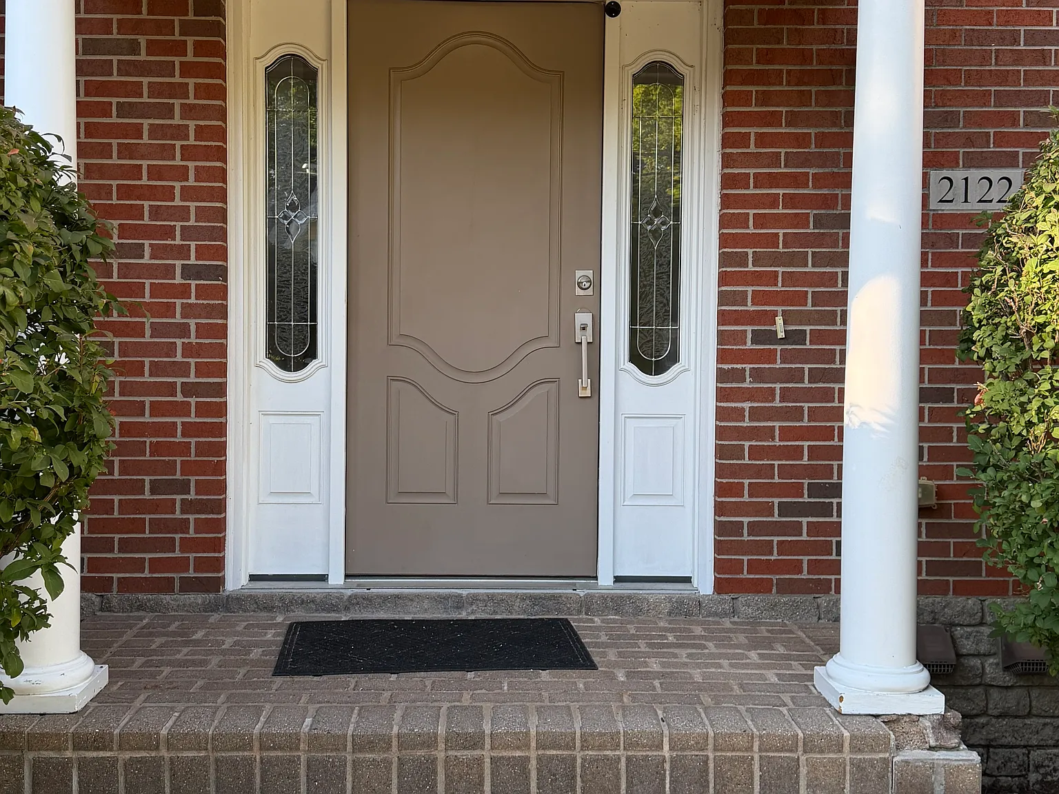 3 bed, 2.5 bath, 2037 sqft, $2,700 — Photo 2