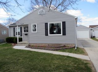 716 S 32nd St, Manitowoc, WI 54220