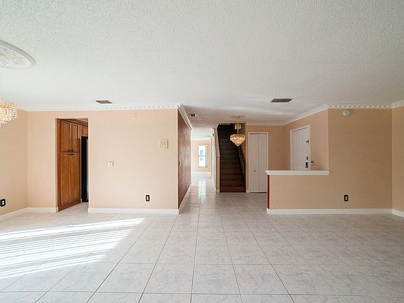 2nd image of 3112 Saratoga Dr