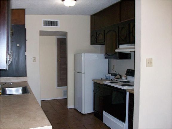 3rd image of 6028 Redstone Ln