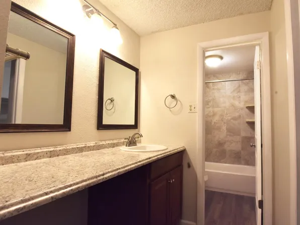 2325 S Linden Ct Unit 216, Denver, CO 80222