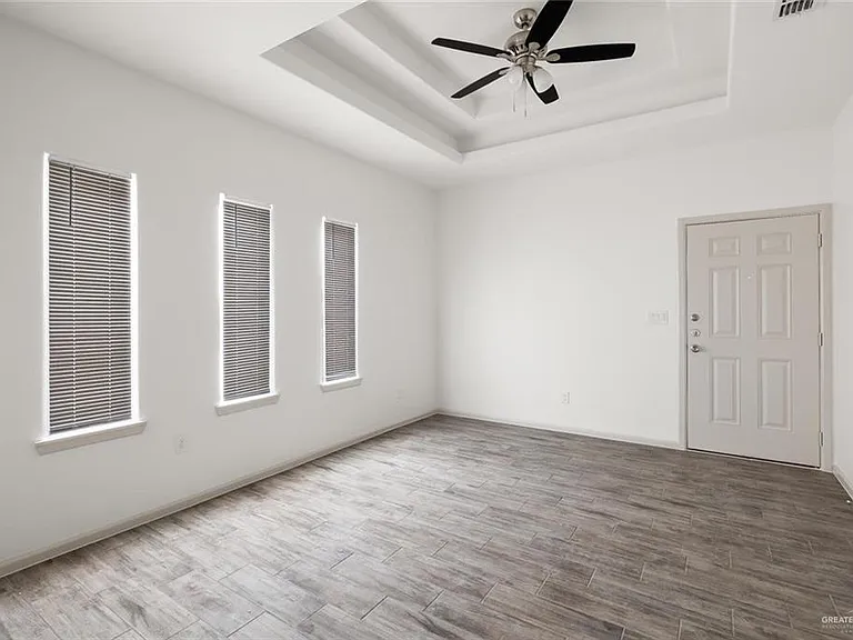 848 Deluxe St #4 — Photo 5