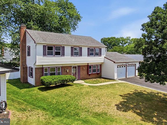 2nd image of 27 Northgate Ln