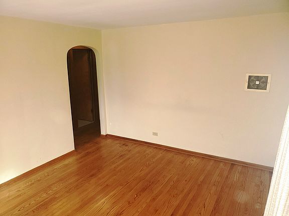 3rd image of 4105 N Oketo Ave