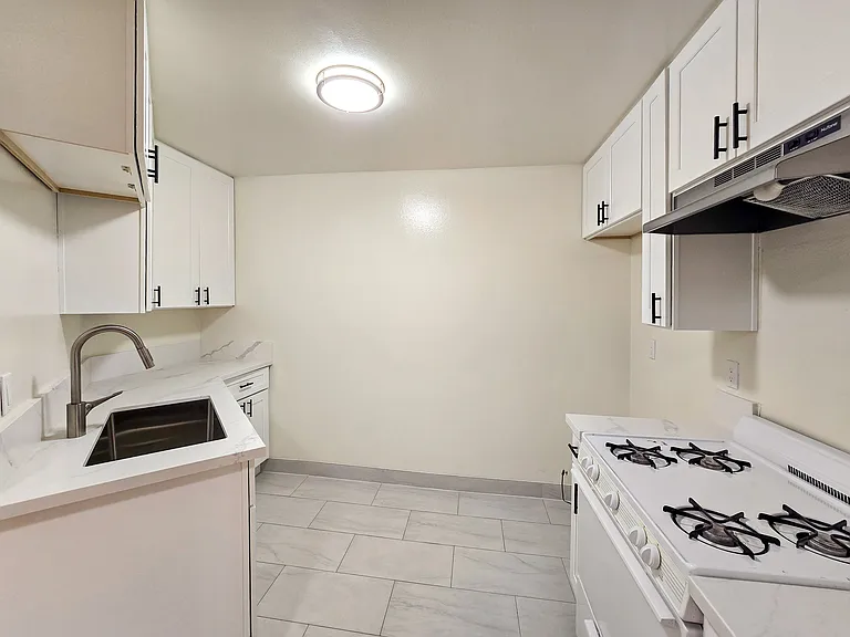 320 W Lomita Ave #10 — Photo 6