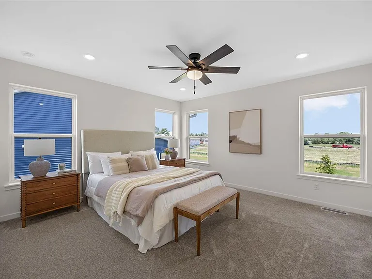 1342 Isabelle Ln — Photo 11