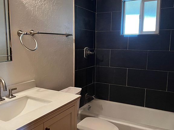 4th image of 1840 N Dayton St #1840