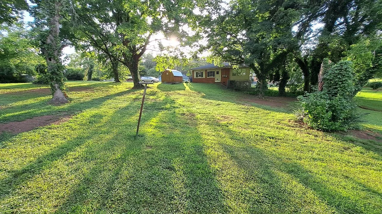 5 bed, 1.5 bath, 1935 sqft, $2,250 — Photo 3