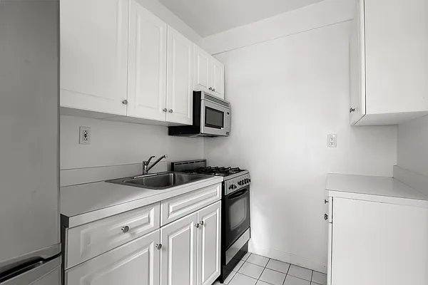 Rented by Stonehenge NYC LLC | media 3