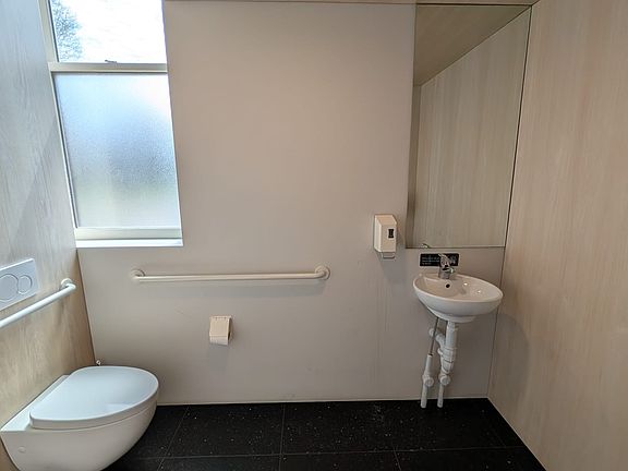 4th image of 575 Niagara St #1