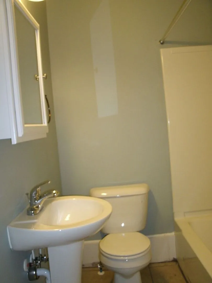 3 bed, 1.0 bath, 1000 sqft, $1,395 — Photo 4