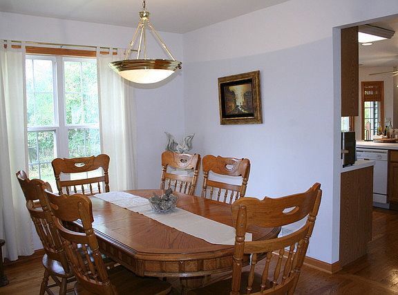 5th image of 221 Delia Dr