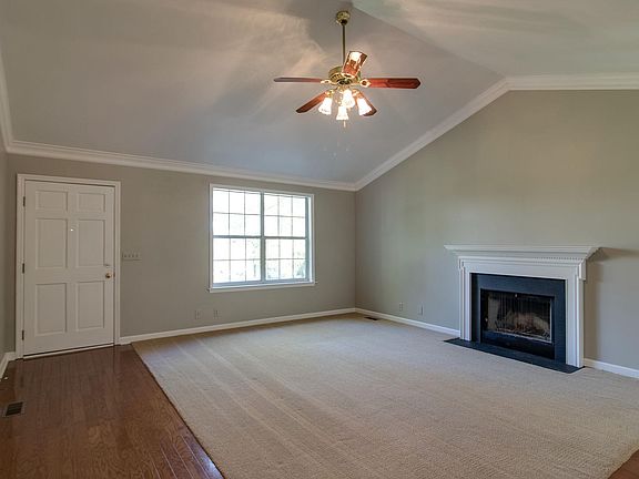4th image of 716 Cromwell Ct