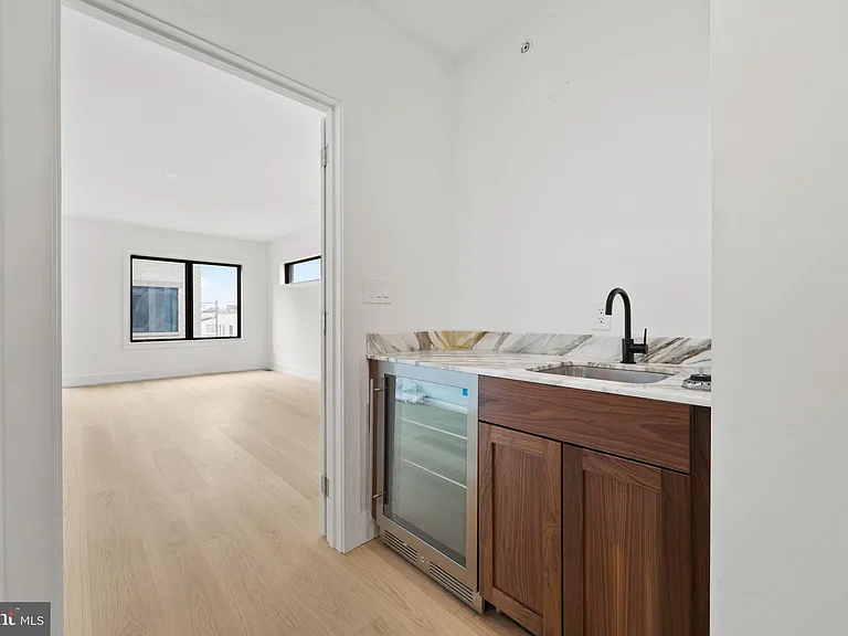 706 Latona St #J — Photo 14