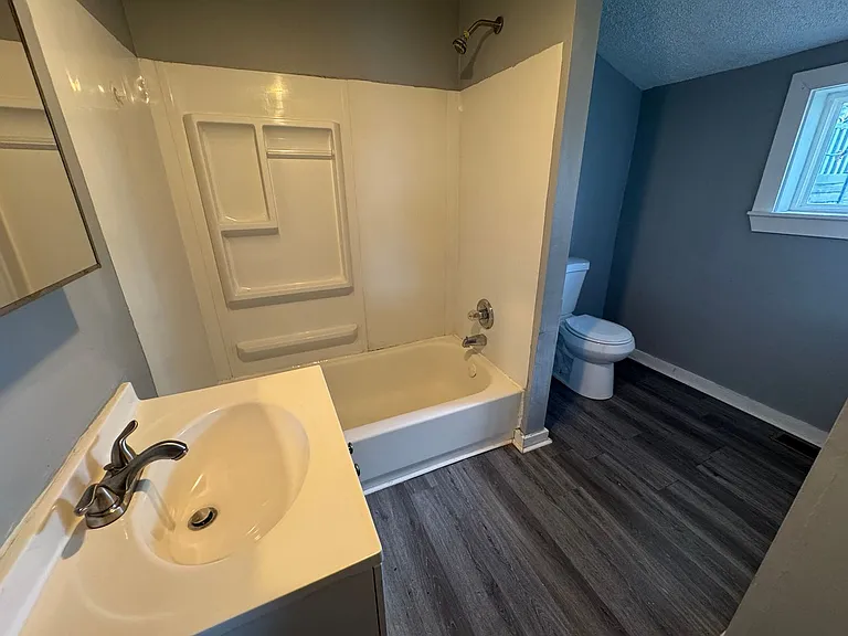 1010 Bates St — Photo 11