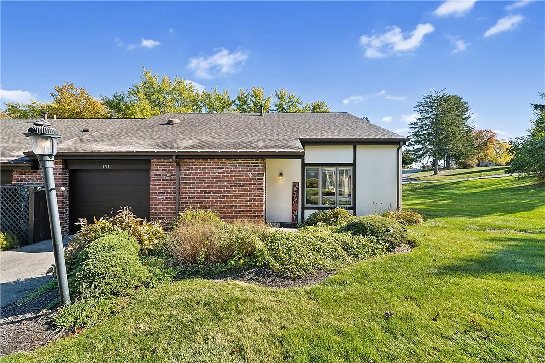 131 Queens Way photo 1