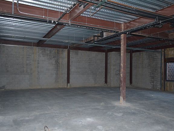 2nd image of 3810 N Elm St