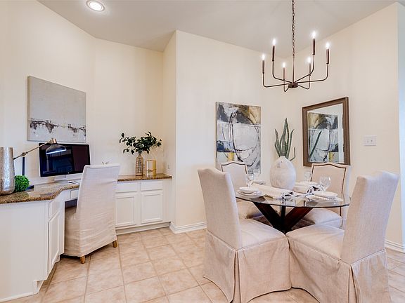 5th image of 881 Sibyl Ln